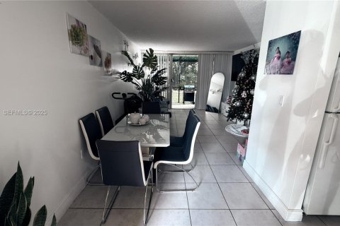 Снять в аренду кондоминиум в Майами, Флорида 1 спальня, 63.17м2, № 1990676 - фото 1