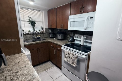 Снять в аренду кондоминиум в Майами, Флорида 1 спальня, 63.17м2, № 1990676 - фото 19