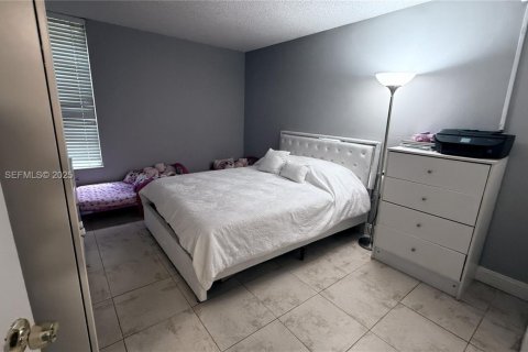 Снять в аренду кондоминиум в Майами, Флорида 1 спальня, 63.17м2, № 1990676 - фото 29