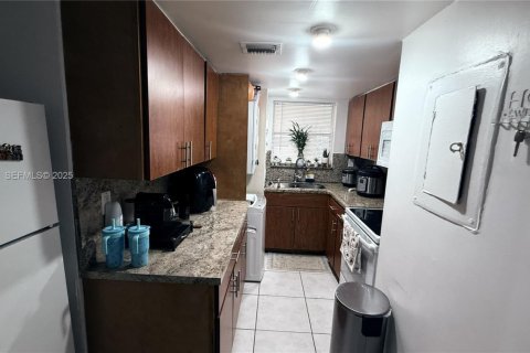 Снять в аренду кондоминиум в Майами, Флорида 1 спальня, 63.17м2, № 1990676 - фото 15