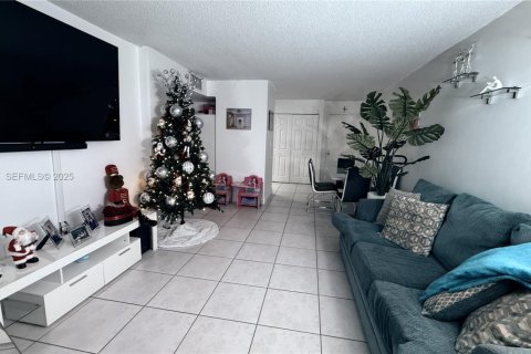 Снять в аренду кондоминиум в Майами, Флорида 1 спальня, 63.17м2, № 1990676 - фото 11