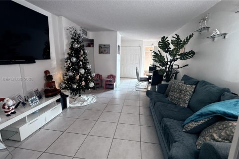 Снять в аренду кондоминиум в Майами, Флорида 1 спальня, 63.17м2, № 1990676 - фото 9