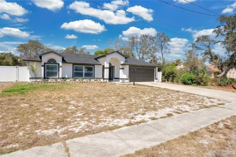 House in Deltona, Florida 3 bedrooms, 154.78 sq.m. № 1613042 - photo 3