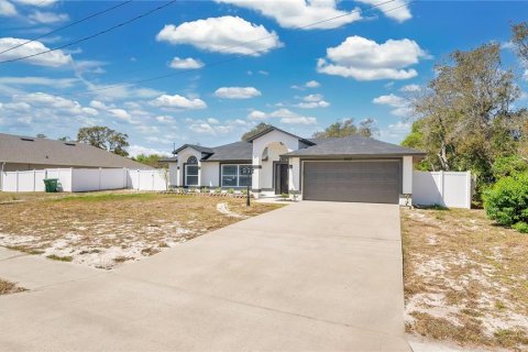 House in Deltona, Florida 3 bedrooms, 154.78 sq.m. № 1613042 - photo 2