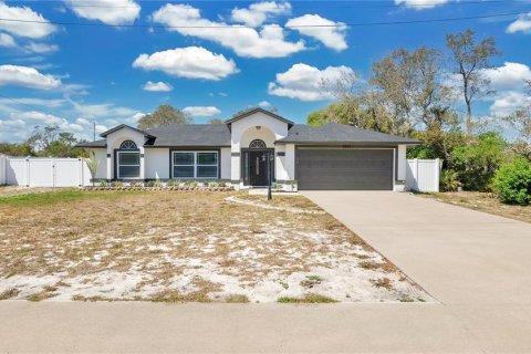 House in Deltona, Florida 3 bedrooms, 154.78 sq.m. № 1613042 - photo 1