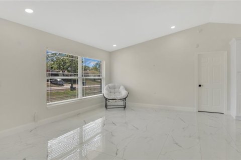 House in Deltona, Florida 3 bedrooms, 154.78 sq.m. № 1613042 - photo 8