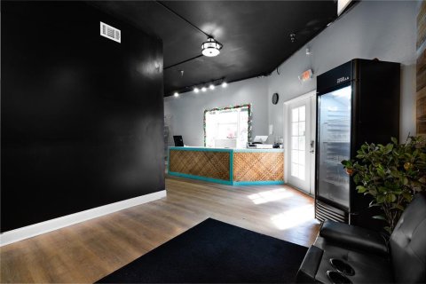 Propiedad comercial en venta en New Smyrna Beach, Florida, 105.91 m2 № 1722809 - foto 8