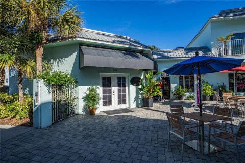 Propiedad comercial en venta en New Smyrna Beach, Florida, 105.91 m2 № 1722809 - foto 1