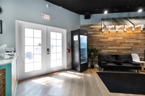 Propiedad comercial en venta en New Smyrna Beach, Florida, 105.91 m2 № 1722809 - foto 5
