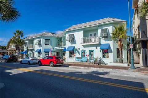 Propiedad comercial en venta en New Smyrna Beach, Florida, 105.91 m2 № 1722809 - foto 2