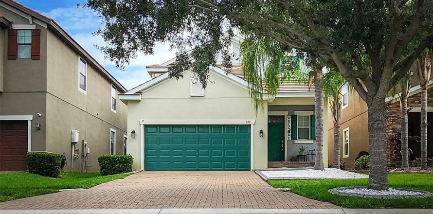 House in Brandon, Florida 5 bedrooms, 230.96 sq.m. № 2102517