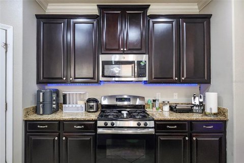 House in Brandon, Florida 5 bedrooms, 230.96 sq.m. № 2102517 - photo 15