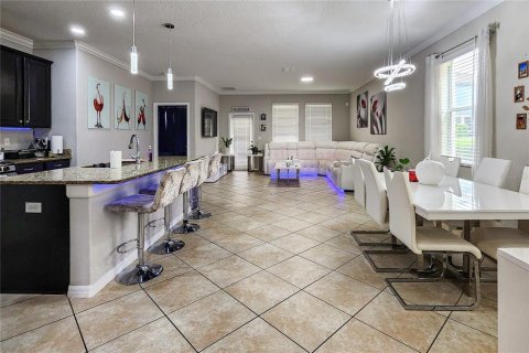 House in Brandon, Florida 5 bedrooms, 230.96 sq.m. № 2102517 - photo 11