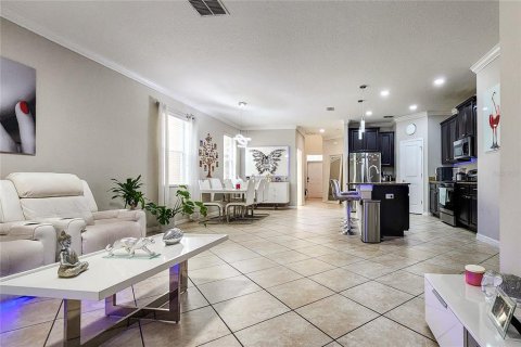 House in Brandon, Florida 5 bedrooms, 230.96 sq.m. № 2102517 - photo 17