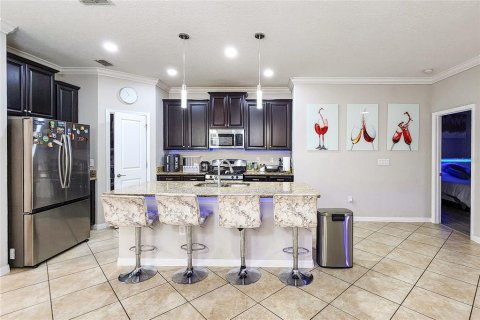 House in Brandon, Florida 5 bedrooms, 230.96 sq.m. № 2102517 - photo 13