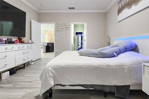 House in Brandon, Florida 5 bedrooms, 230.96 sq.m. № 2102517 - photo 23