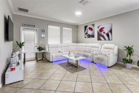 House in Brandon, Florida 5 bedrooms, 230.96 sq.m. № 2102517 - photo 16