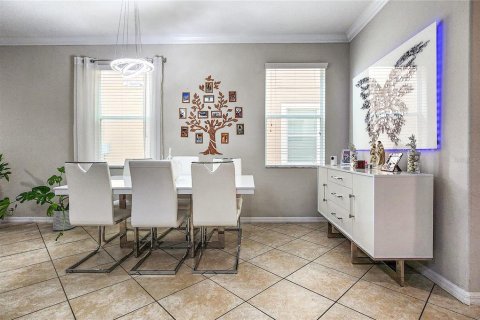 House in Brandon, Florida 5 bedrooms, 230.96 sq.m. № 2102517 - photo 12