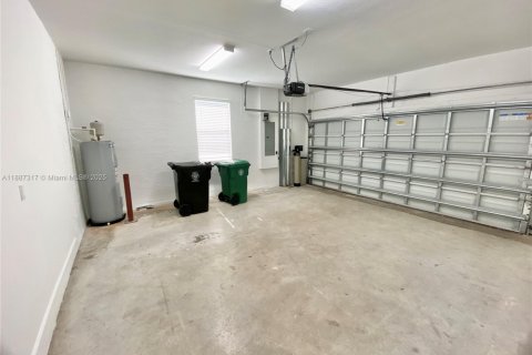 Снять в аренду виллу или дом в Порт-Сент-Луси, Флорида 3 спальни, 172.43м2, № 1942003 - фото 24