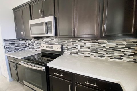 Снять в аренду виллу или дом в Порт-Сент-Луси, Флорида 3 спальни, 172.43м2, № 1942003 - фото 9