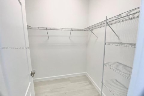 Снять в аренду виллу или дом в Порт-Сент-Луси, Флорида 3 спальни, 172.43м2, № 1942003 - фото 14