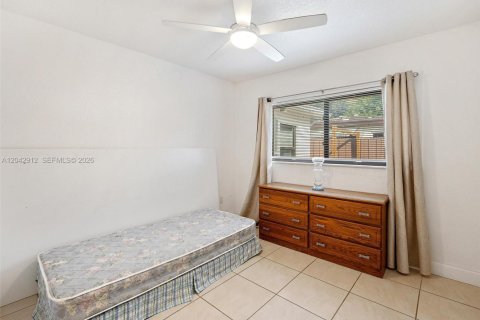 House in Fort Lauderdale, Florida 4 bedrooms, 174.84 sq.m. № 2189518 - photo 11
