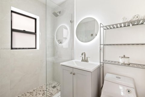 House in Fort Lauderdale, Florida 4 bedrooms, 174.84 sq.m. № 2189518 - photo 15