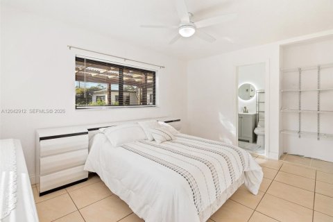 House in Fort Lauderdale, Florida 4 bedrooms, 174.84 sq.m. № 2189518 - photo 16