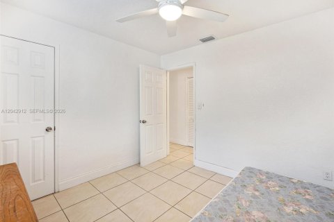House in Fort Lauderdale, Florida 4 bedrooms, 174.84 sq.m. № 2189518 - photo 10