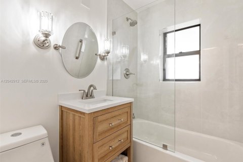 House in Fort Lauderdale, Florida 4 bedrooms, 174.84 sq.m. № 2189518 - photo 12