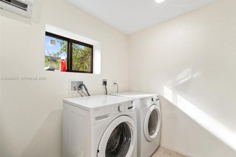 House in Fort Lauderdale, Florida 4 bedrooms, 174.84 sq.m. № 2189518 - photo 9
