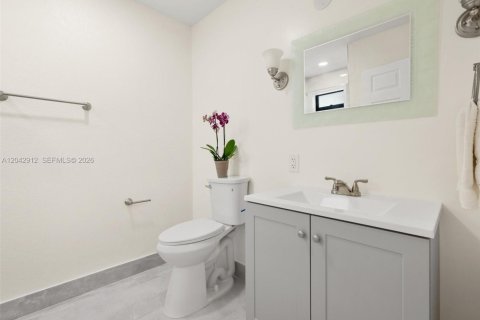House in Fort Lauderdale, Florida 4 bedrooms, 174.84 sq.m. № 2189518 - photo 26