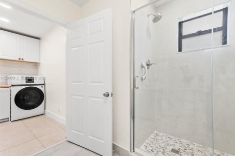 House in Fort Lauderdale, Florida 4 bedrooms, 174.84 sq.m. № 2189518 - photo 25