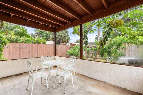 House in Fort Lauderdale, Florida 4 bedrooms, 174.84 sq.m. № 2189518 - photo 24