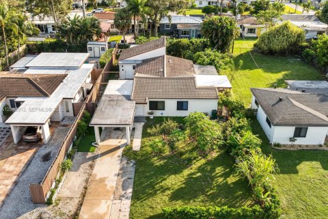 House in Fort Lauderdale, Florida 4 bedrooms, 174.84 sq.m. № 2189518