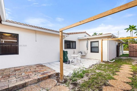 House in Fort Lauderdale, Florida 4 bedrooms, 174.84 sq.m. № 2189518 - photo 8
