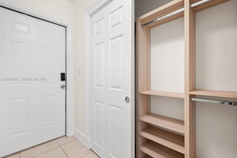 House in Fort Lauderdale, Florida 4 bedrooms, 174.84 sq.m. № 2189518 - photo 27