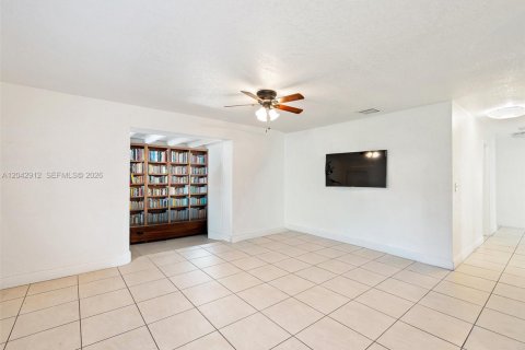 House in Fort Lauderdale, Florida 4 bedrooms, 174.84 sq.m. № 2189518 - photo 20
