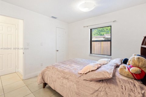 House in Fort Lauderdale, Florida 4 bedrooms, 174.84 sq.m. № 2189518 - photo 13