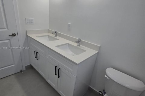 Casa en alquiler en Miami, Florida, 3 dormitorios № 1942155 - foto 30