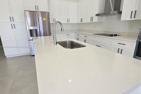 Casa en alquiler en Miami, Florida, 3 dormitorios № 1942155 - foto 11