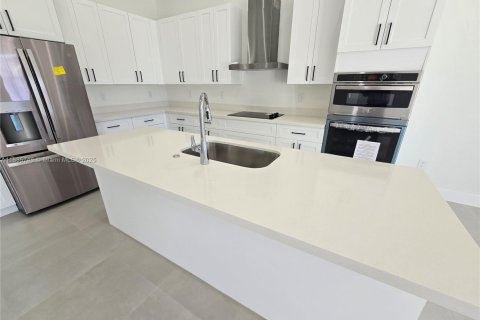 Casa en alquiler en Miami, Florida, 3 dormitorios № 1942155 - foto 17