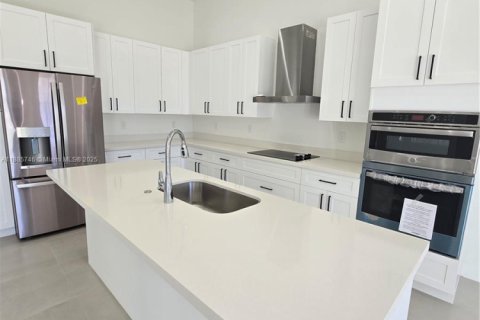 Casa en alquiler en Miami, Florida, 3 dormitorios № 1942155 - foto 6