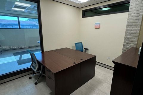 Propiedad comercial en venta en Hollywood, Florida № 1979895 - foto 10