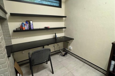 Propiedad comercial en venta en Hollywood, Florida № 1979895 - foto 9