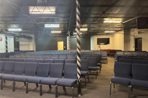 Propiedad comercial en venta en Hollywood, Florida № 1979895 - foto 5