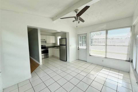 Casa en alquiler en Deltona, Florida, 2 dormitorios, 68.75 m2 № 1903424 - foto 5