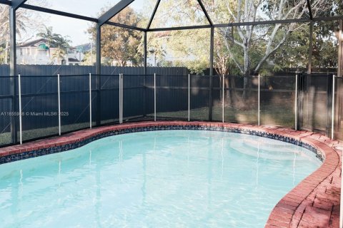 House in Miami, Florida 4 bedrooms, 193.05 sq.m. № 1989317 - photo 7