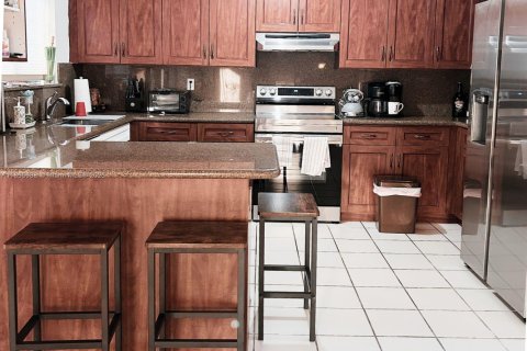 House in Miami, Florida 4 bedrooms, 193.05 sq.m. № 1989317 - photo 5