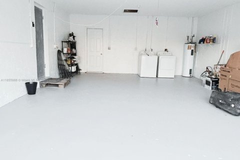 House in Miami, Florida 4 bedrooms, 193.05 sq.m. № 1989317 - photo 8